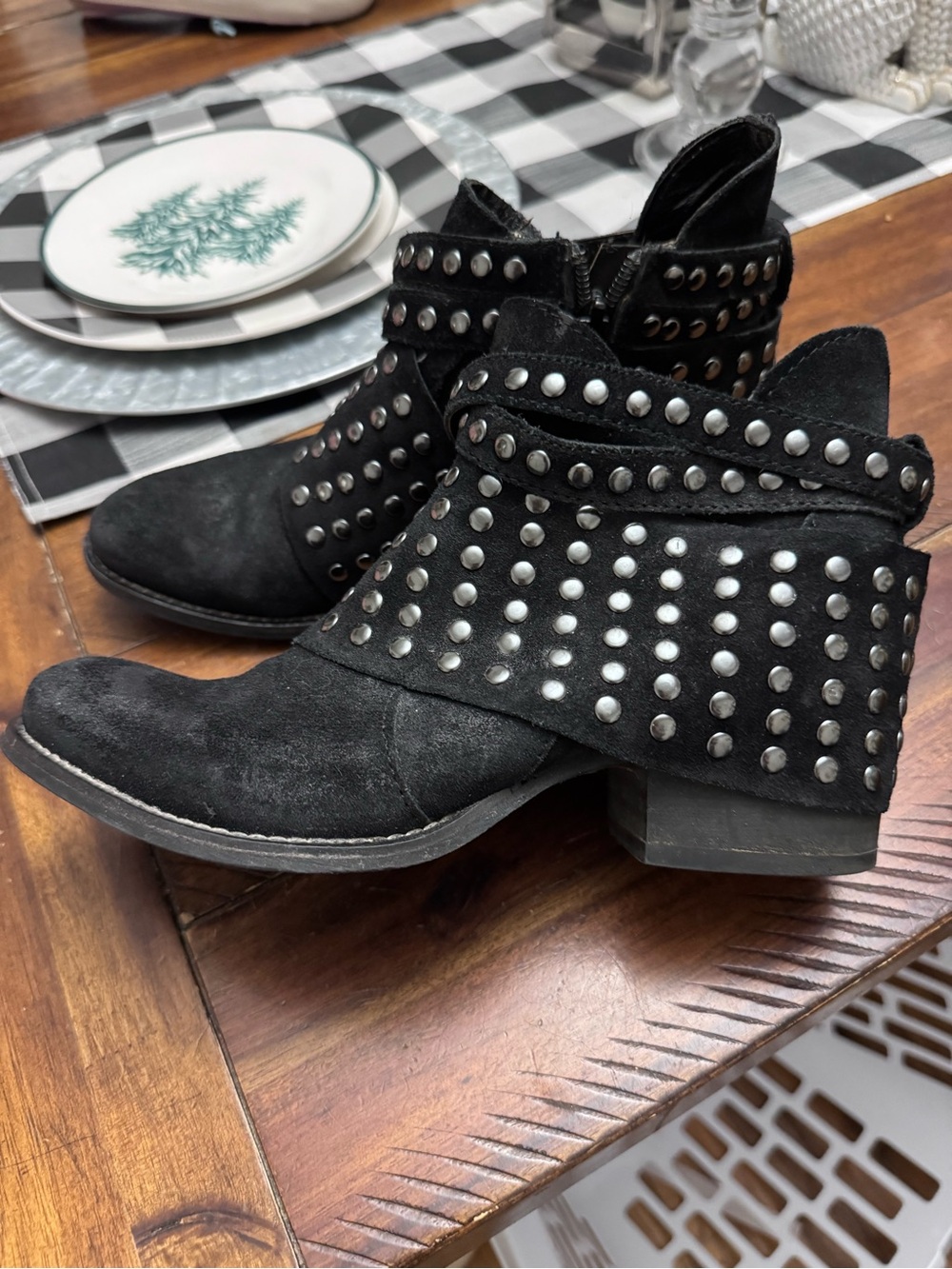 Women’s Matisse Black Studded Suede Ankle Boots  size 7